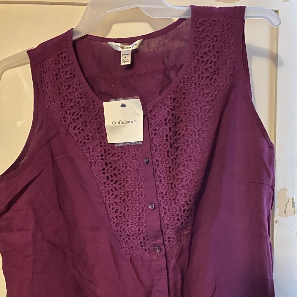 Womens plus size sleeveless top size 1x
